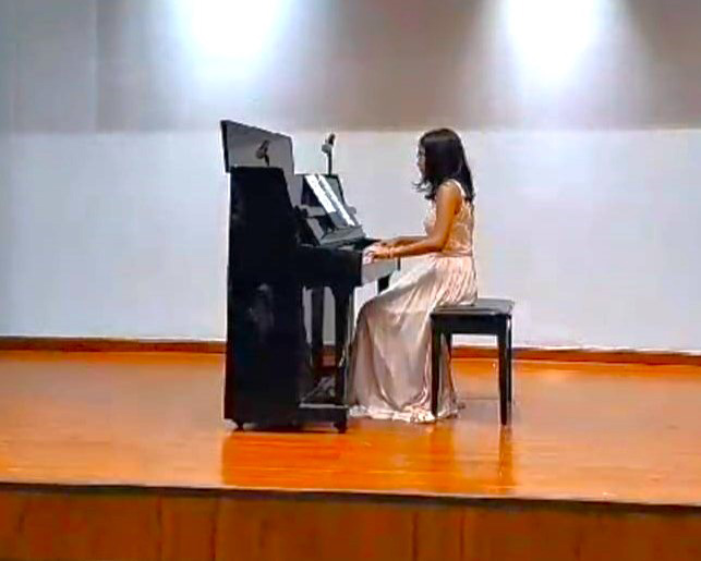 Abigail Plays at First Pianistic Gala in Panama